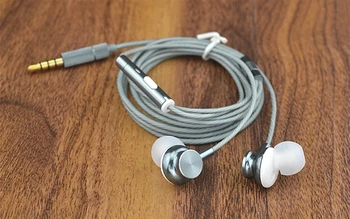 Naujas atvykimo muzikos ausinės veikia ausines In-Ear Ausinių Aiškumo Stereo Garsas Su Mic ausinės, skirtos mp3