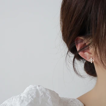 Korėjos ins stiliaus išskirtinį micro-inkrustacijos cirkonis žiedlapių perlo auskaru ausyje kaulų įrašą integruota asimetrinė auskarai kinijos mados