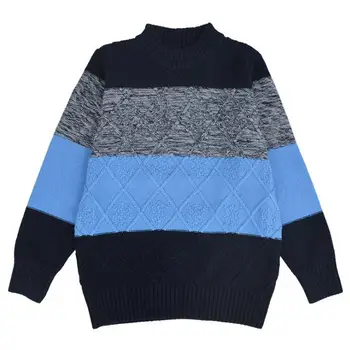 Rudenį ir žiemą berniuko megzti megztinis, apvalios apykaklės sujungimas megztinis.