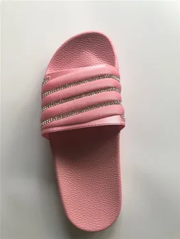 Rožinė Duobute Šlepetė 2020 Naujas Vasaros Moterų Atsitiktinis Butas Sandalai Šviesus Diamond Beach Šlepetės Ponios Namų Candy Spalva Flip Flop