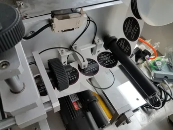 Automatinis Plokščias Butelis Etikečių klijavimo Mašinos Su Datos Kodas Spausdintuvas su 10 vnt. juodojo kaspino