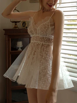 Baltųjų Gėlių Nėrinių Mažos Krūtinės Nightdress Tuščiaviduriai Gilia V Dirželis Suknelė Seksualus Moterų Tinklinio Tiulio Perspektyvos Pižamą su Kelnaitės