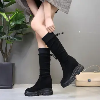 Moterų batai žemiau kelio rudenį ir žiemą 2020 naujas vidinis aukštis Martin black storu dugnu aukštos barelį Riteris batai
