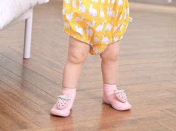 Kūdikių kojinės kūdikių bateliai neslidžiais medvilnės grindų batai, kojinės braškių terry gumos sutirštės kūdikio, vaikiška avalynė kūdikių kojinės
