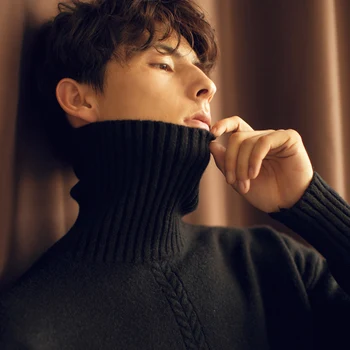 Pritvirtinti megztinis vyrų rudens ir žiemos plonas ir sutirštės korėjos dugno marškinėliai tendencija vyriški žiemos drabužiai