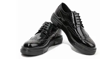 Karšto Lakinės odos Oxfords lauke Nėriniai juodi Laisvalaikio bateliai vyrams padidinti brogue vyriški batai Mados elastinga Vyrų batai