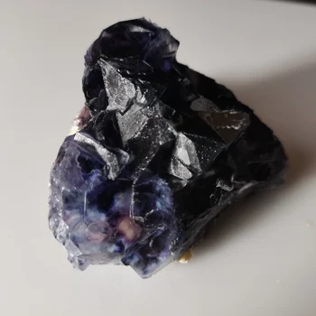 133.0 gNatural tamsiai raudonos fluorito, crystal mineralinių kristalų pavyzdys
