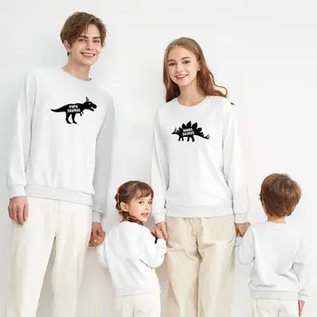 Nauja rudens 2020 megztiniai bus dėvėti netyčia ir tėvai, ir vaikai iš šeimos trys su mielas dinozauras spausdina