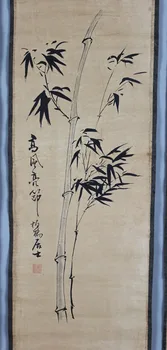 Antikvariniai kaligrafijos ir tapybos gėlės ir paukščiai sėdi kambaryje kabo nuotraukos keturių ekrano bambuko.