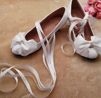 3CM mažas mažas kulnas satino lankas vestuvių batai siurbliai nuotaka rankų darbo saldžiųjų dizainas gražus baltas kulkšnies juostiniai dirželiai vestuviniai bateliai