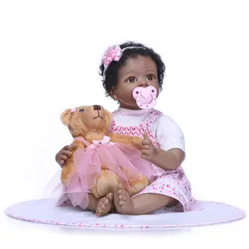 55cm Minkštas Kūno Silikono Reborn Baby Doll, Žaislų Mergaitėms Juoda oda Naujagimių Mergina Kūdikių Lėlės su lokys, Vaikams, Vaikui, Dovana, Mergina žaislas